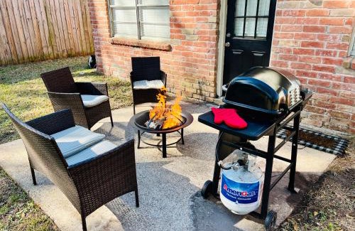 Grogan's Mill Apartment | House FREE Parking 3 Bed & Backyard