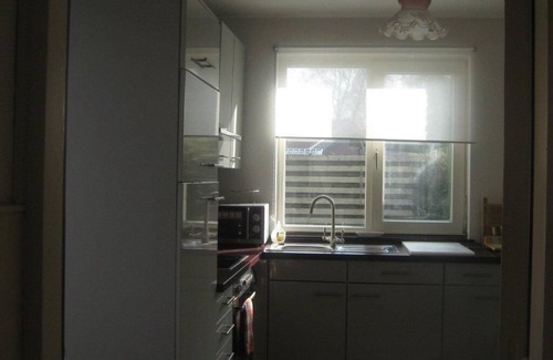 Hommert House | House Hommert 5 large bedrooms- 10 single beds free wifi free parking front door