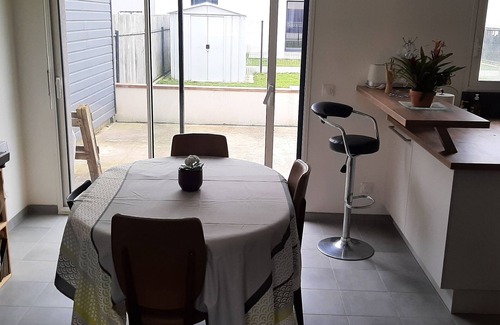 Saint-Meloir-des-Ondes House | House in subdivision near Saint malo and shops animals accepted