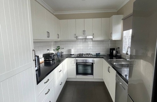 Portland House | House in Portland Victoria, sleeps 8!
