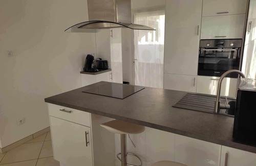 Saint-Maurice-l'Exil House | House in residential area
