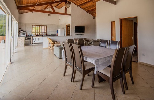 Jardim Brasil House | House in the hills with wonderful view, quiet and cozy place