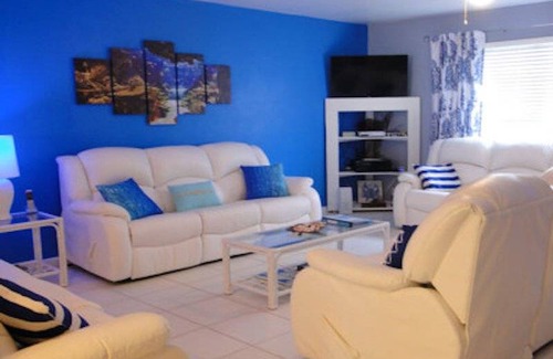 West End House | House