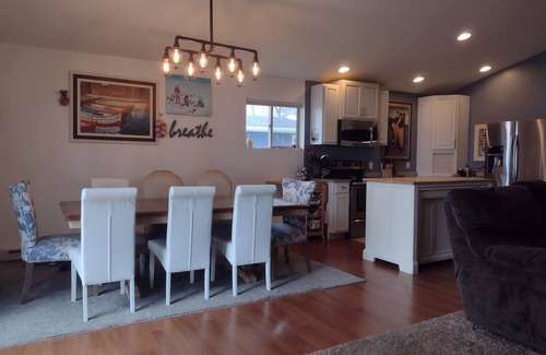Shawano House | House Lakefront Beautiful Sleeps 12 AC, Wi Fi, 38 minutes to GB