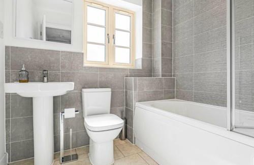 Bicester House | House Launton Village - close to Tythe Barn, Blenheim Palace & Bicester Shopping