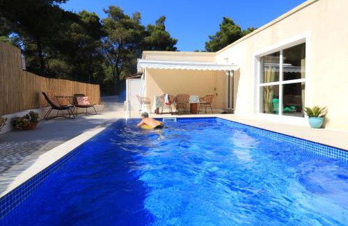 Rukavac Villa | House Leta Cozy Hideaway with Pool