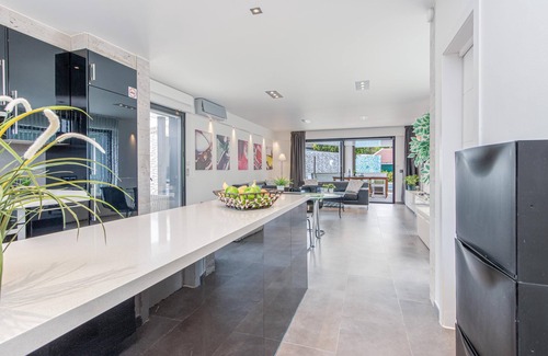 Bon Relax Ski Chalet | House Lieve, air conditioning, wifi, barbecue, private pool, parking.
