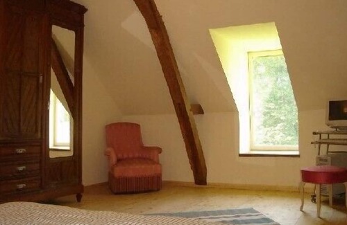 Aze Cottage | House mirvault castle, by the river