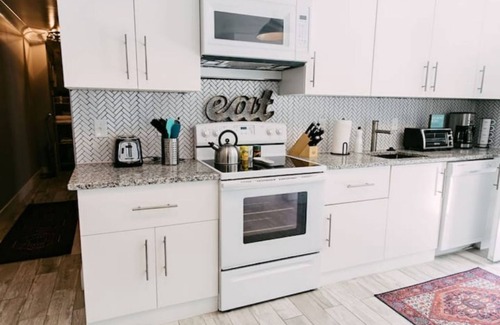 East Memphis Apartment | House of Blues by Pettigrew Adventures