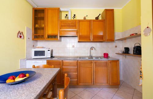 Besozzo Apartment | House of Camellias - Ground Floor with Garden