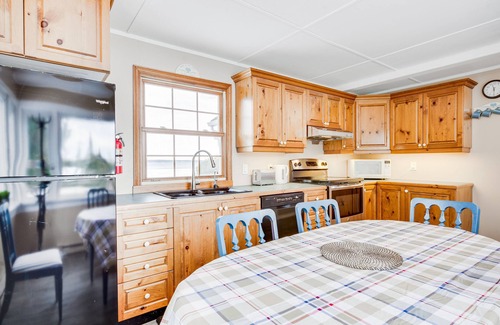 Virginia Cottage | House of happiness!nCozy Waterfront cottage.nSummer & winter lake activities!n