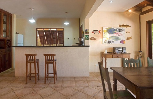 Mambucaba House | House of the Arts - Right on beach, 4 suites, swimming pool, BBQ, Wifi - Only 6kms from Paraty centre.