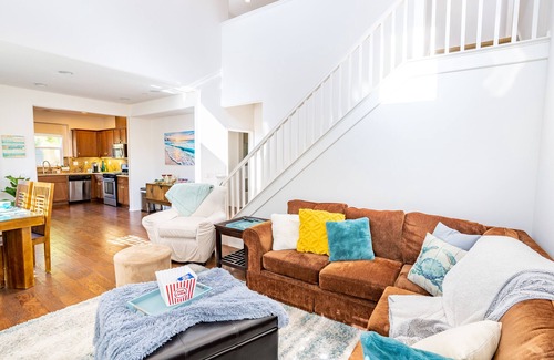 Oxnard House | House of Verrett Beach Villa-Ventura, Sleeps 6 & four-minutes from beach