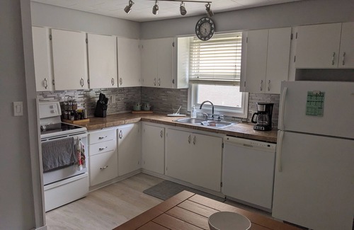 Thunder Bay House | House on Kenogami Ave, home away from home.