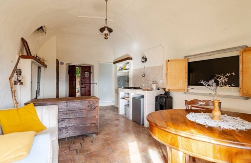 Calascio House | House On The Arch, Deluxe Jacuzzi in Calascio