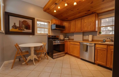 Highland Falls House | House on the Babbling Brook- Quiet 2BR + King Bed!