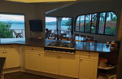 Tequesquitengo House | House on the lake with beach