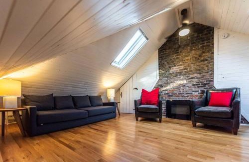 Waterford Valley House | House Patrick 4bds Loft Style Parking