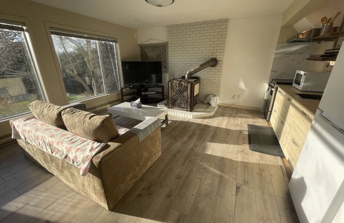 Comox House | House private mountain ocean view one acre 2 bedrooms