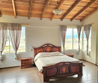 San Antonio de Pichincha Villa | House - Quinta Paraíso Mitad del Mundo