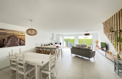 Aubiere Apartment | House sleeps 8 Outdoor parking, Air-conditioned