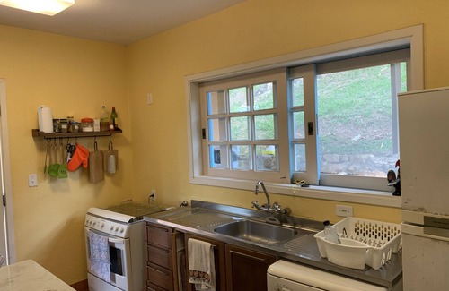 Serra Negra Cottage | House with beautiful lake view in condominium with ample leisure facilities in Serra Negra.