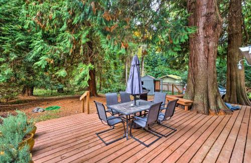 Clinton House | House with Deck on Whidbey Island, 1 Mi from Shore!
