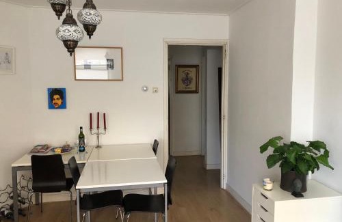 Amsterdam West Apartment | house with garden, 10 min from city centre