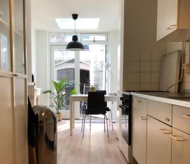 Amsterdam West Apartment | house with garden, 10 min from city centre