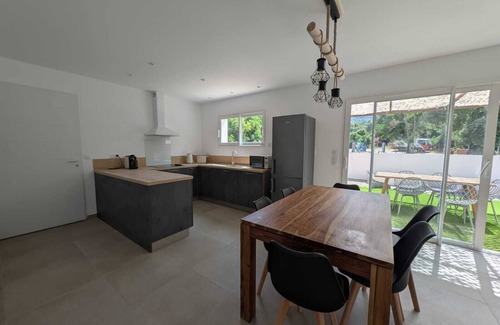 Serra-di-Fiumorbo House | House with pool 10 minutes from the beach