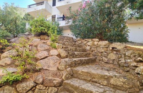 Albitreccia Apartment | House with pool and tennis court in Porticcio