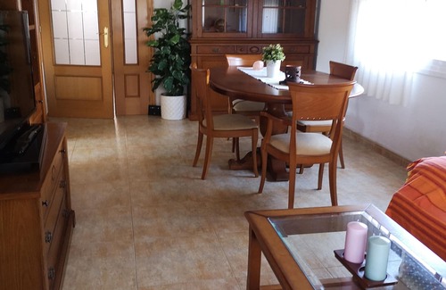 Cunit Villa | House with private swimming pool and garden 7 minutes walk off the beach.