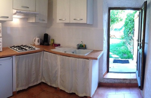 Canari House | House with terrace and garden.
