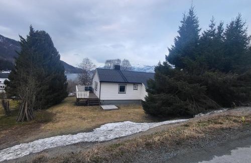 Lyngseidet House | House with terrace and a big garden in centrum of Lyngseidet