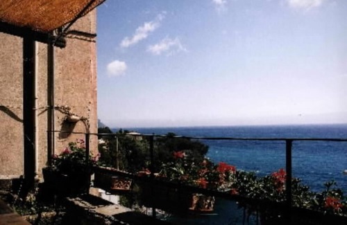 Pieve Ligure Apartment | House with terrace perched on the cliff, direct access to the sea, beach 15min