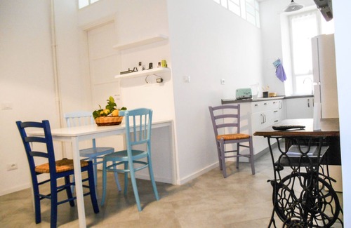 Gianicolo Apartment | House with terrace near Trastevere Station - Accommodation "The Pomegranate"