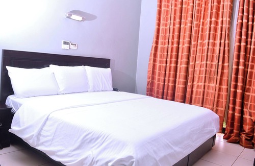 Ojodu Hotel | House5 Royal Comfort Ltd
