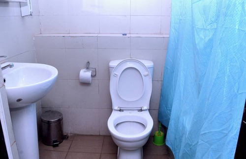 Ojodu Hotel | House5 Royal Comfort Ltd