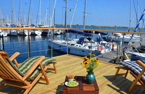 Heiligenhafen Boat Rental | Houseboat ∙ 1 bedroom ∙ 4 guests