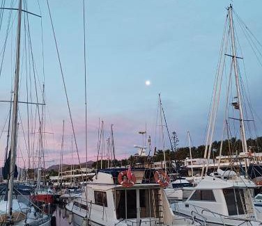 Puerto Calero Boat Rental | Houseboat ∙ 1 bedroom ∙ 2 guests