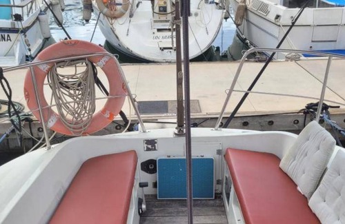 Sant Adria de Besos Boat Rental | Houseboat ∙ 1 bedroom ∙ 3 guests