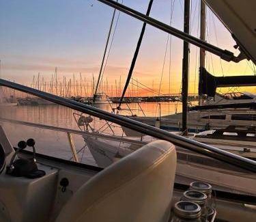 Poblats Maritims Boat Rental | Houseboat ∙ 1 bedroom ∙ 4 guests