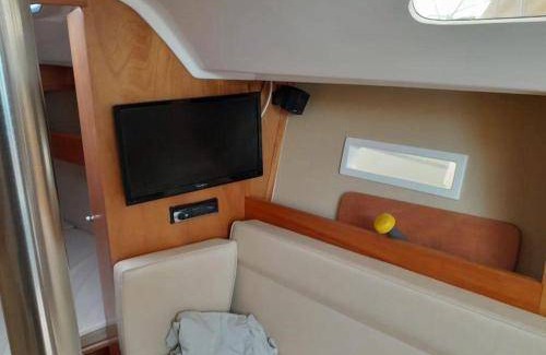 Vallpineda Boat Rental | Houseboat ∙ 1 bedroom ∙ 4 guests