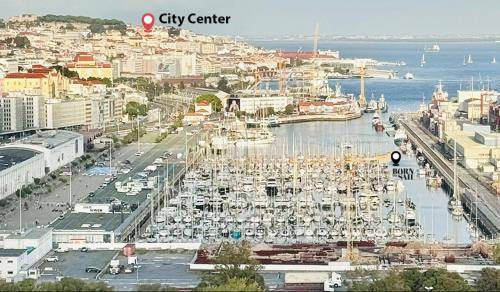 Lisbon Boat Rental | Houseboat ∙ 1 bedroom ∙ 2 guests
