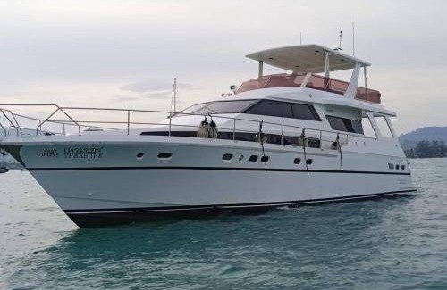 Patong Boat Rental | Houseboat ∙ 1 bedroom ∙ 20 guests