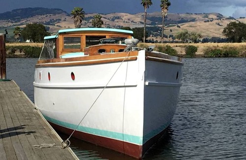 Alameda Boat Rental | Houseboat ∙ 1 bedroom ∙ 3 guests