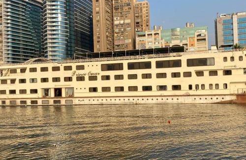 Cairo Boat Rental | Houseboat ∙ 1 bedroom ∙ 2 guests