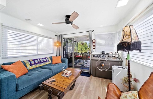 Merritt Island Boat Rental | Houseboat ∙ 1 bedroom ∙ 4 guests
