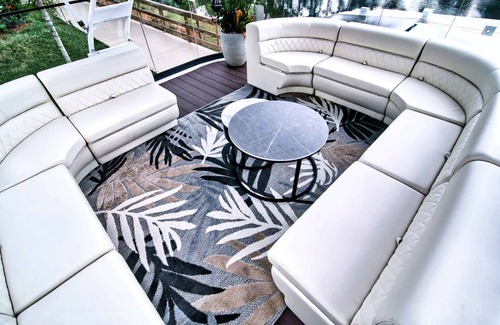 Merritt Island Boat Rental | Houseboat ∙ 1 bedroom ∙ 4 guests