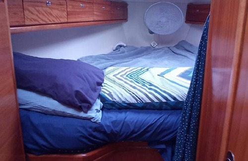 Masnou Boat Rental | Houseboat ∙ 3 bedrooms ∙ 6 guests